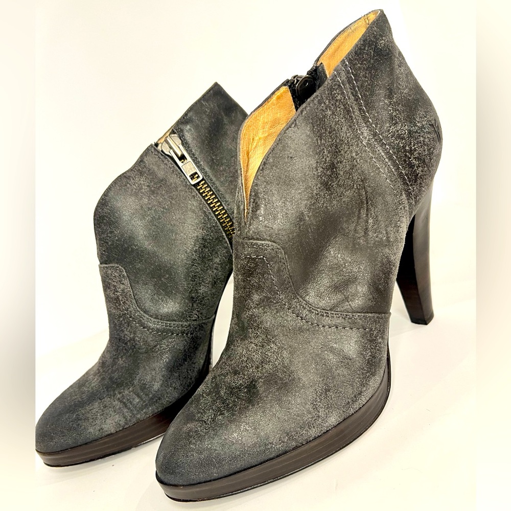 FRYE HEEL BOOTS SIZE 10 worn once